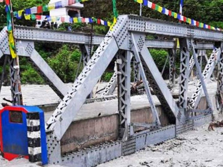 नदीमा काठे मोटरेबल पुल बनेसँगै गाउँमा गाडी